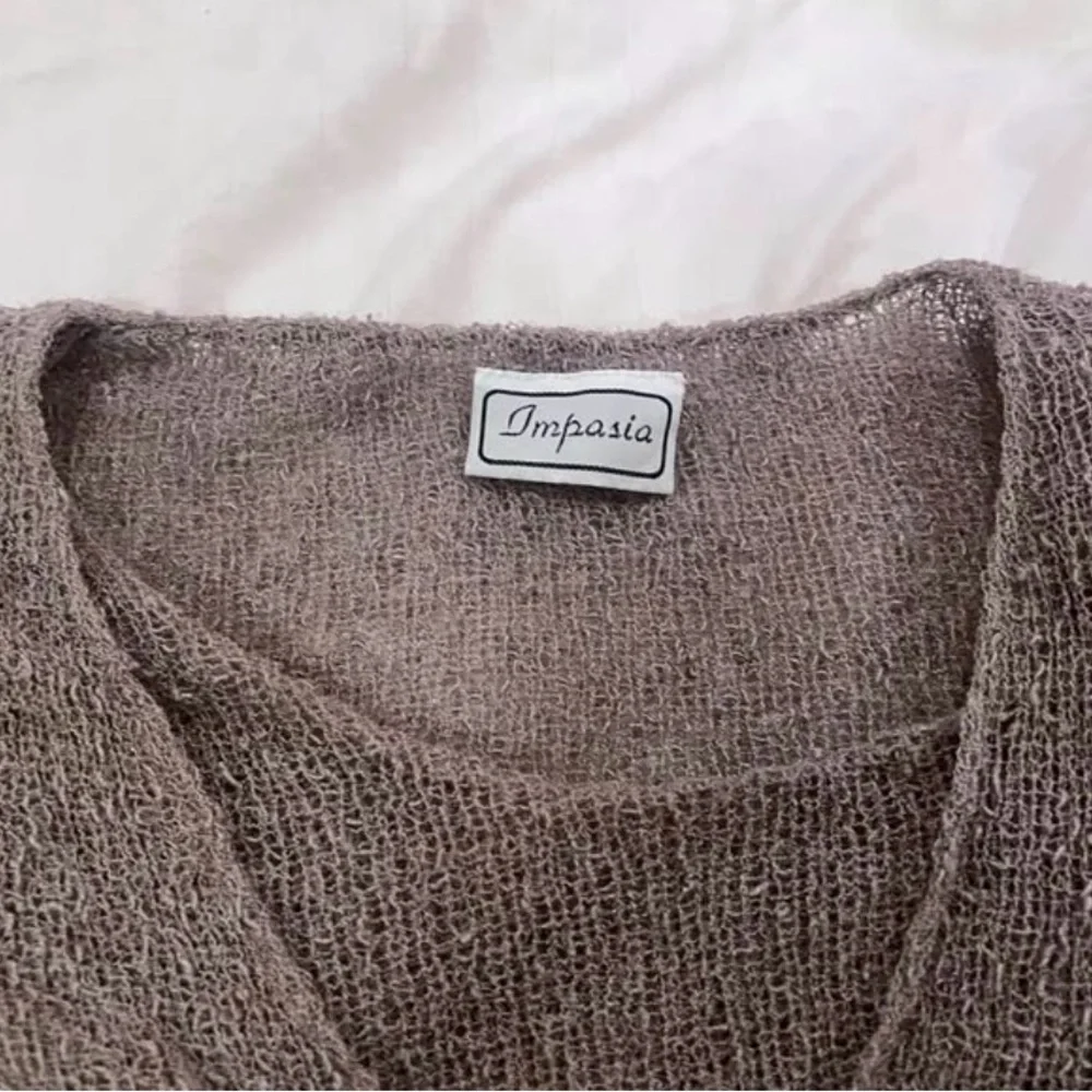 beige brown top in crochet with ruffles - Picture 5 of 5